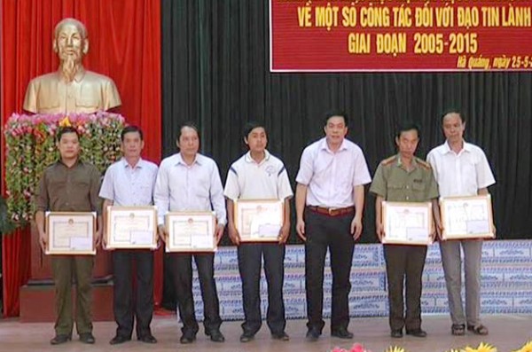 Cao Bang province praises outstanding organizations, individuals in state governance on Protestant affairs 